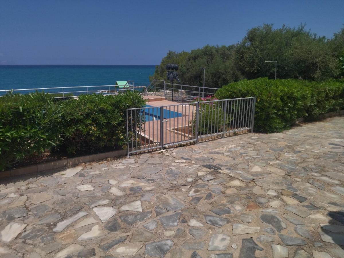 Beachfront Family Villa Katerina With Private Pool, Playground, Bbq & Amazing Sea Views! Petres  Exterior foto